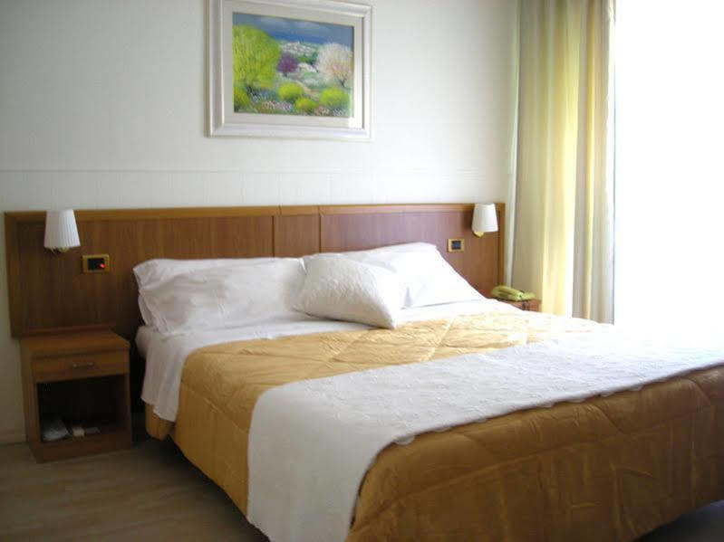 Hotel De La Ville Central Латина Екстер'єр фото